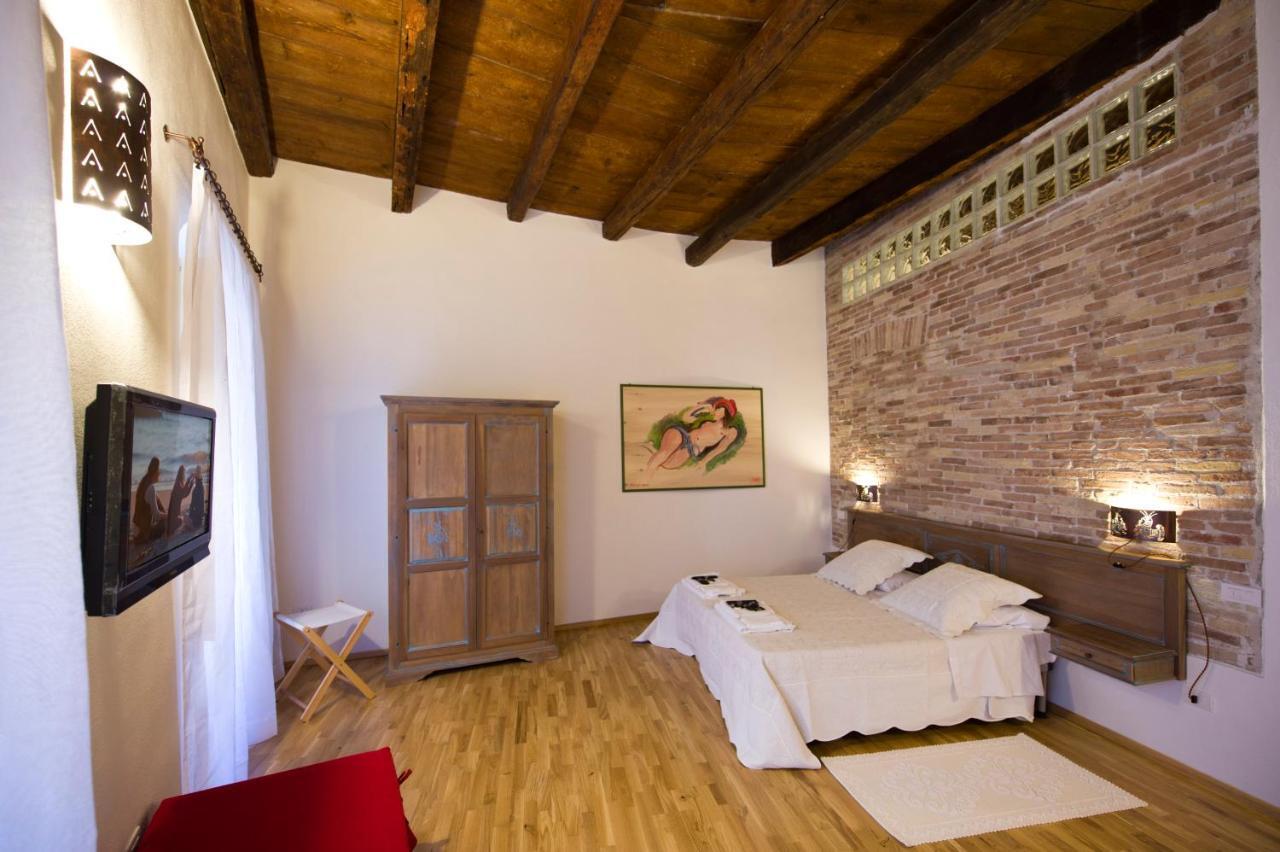 Castelletto Suites Cagliari Pokoj fotografie